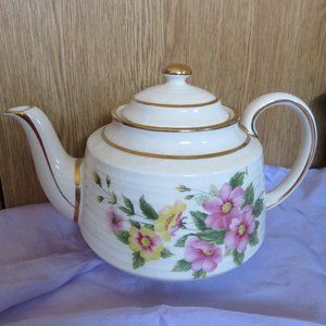 Vintage SADLER Ribbed TEAPOT Floral 4/5 Cup Capacity (171C)